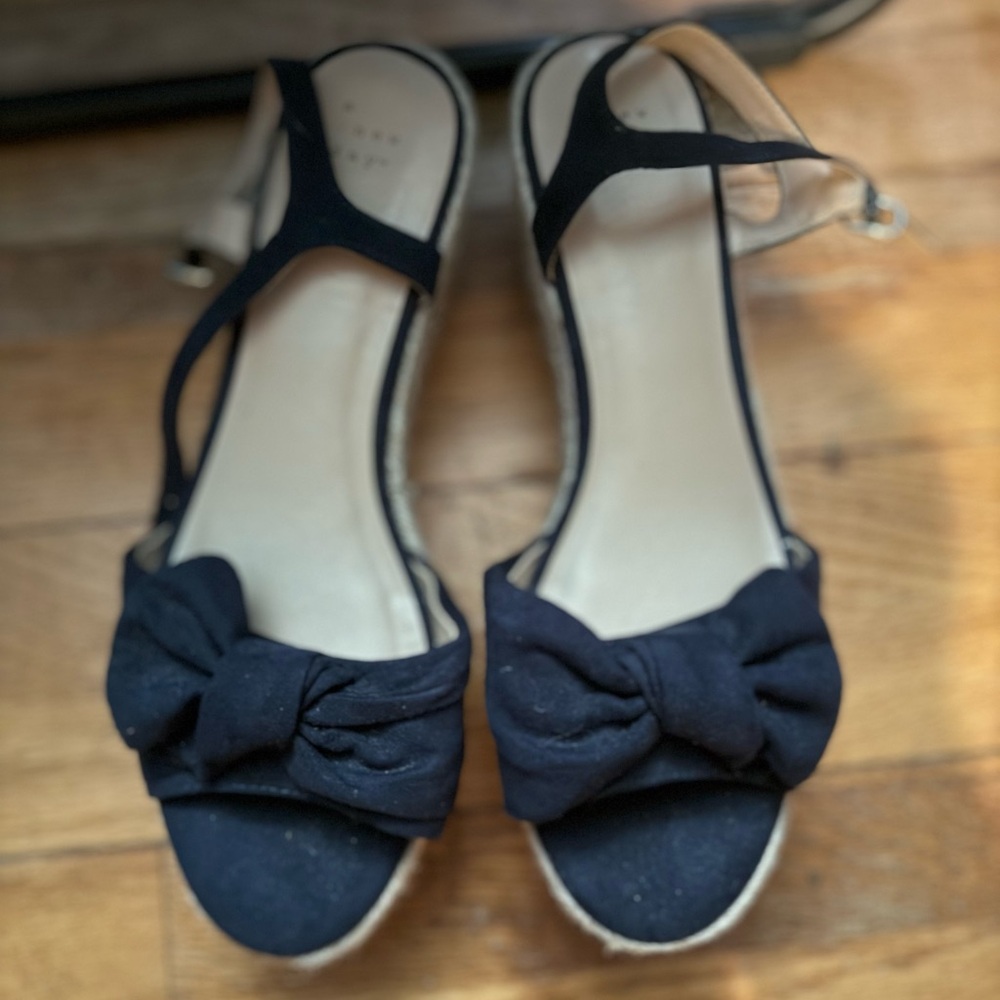 Elegant Blue Bow Sandals